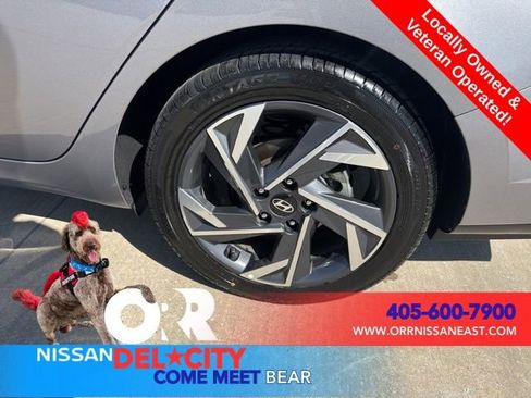 Used 2025 Hyundai Elantra Limited FWD image 9