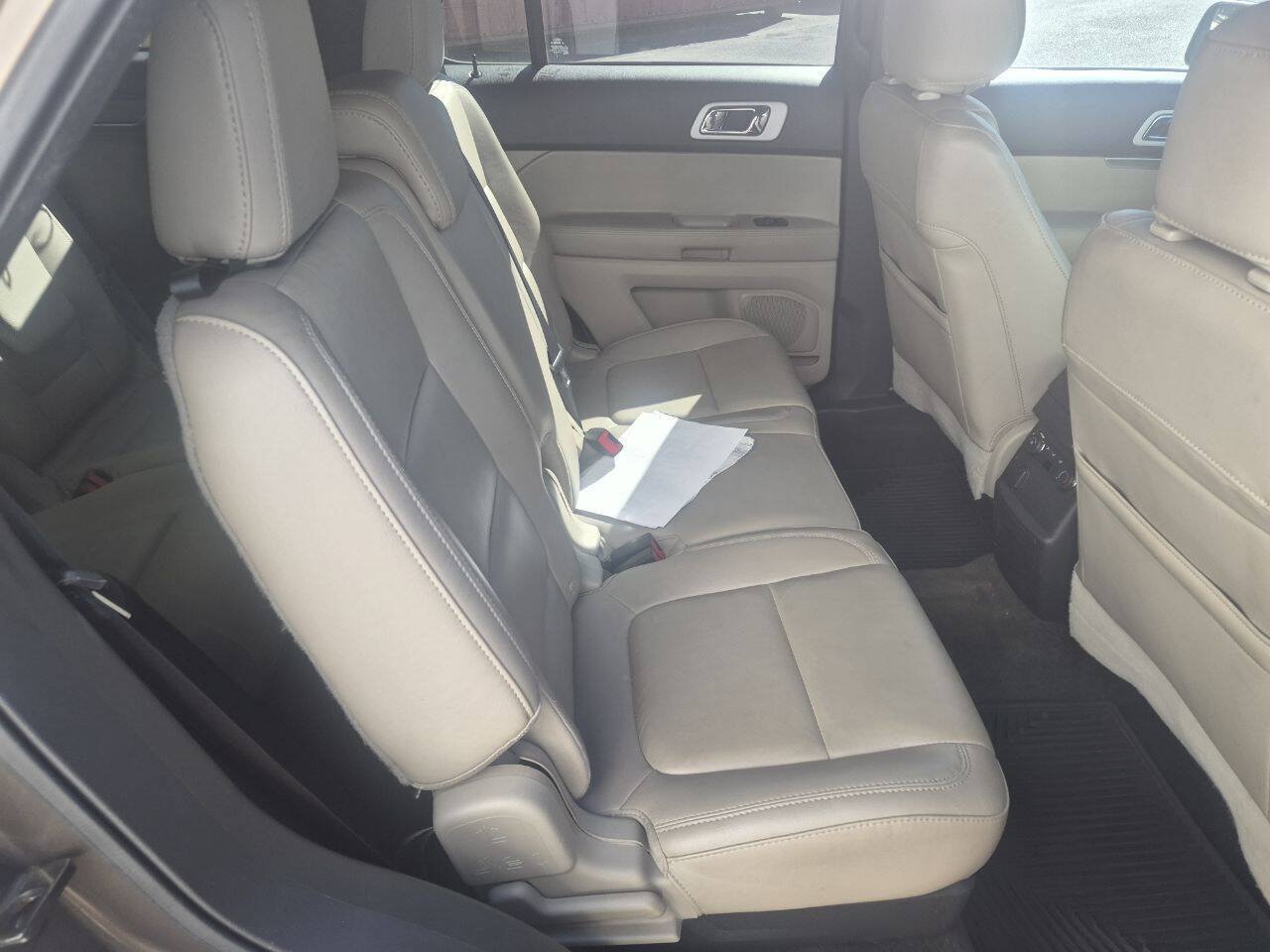 Used 2015 Ford Explorer XLT w/ Equipment Group 202B AWD/4WD image 10