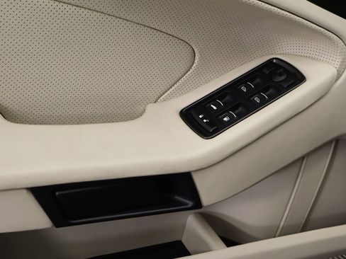 Used 2015 Aston Martin Vanquish Coupe image 24