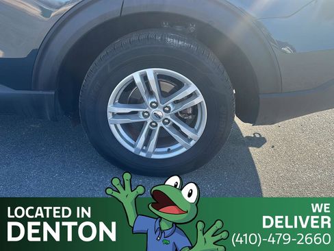 Used 2023 Ford Explorer XLT image 9