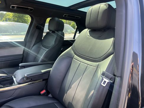 Used 2024 Land Rover Range Rover Sport SE AWD/4WD image 17