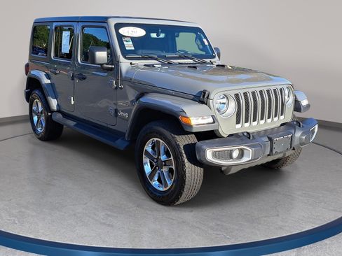 Used 2022 Jeep Wrangler Unlimited Sahara w/ Cold Weather Group AWD/4WD image 3