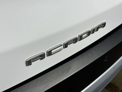 Used 2023 GMC Acadia SLE image 7