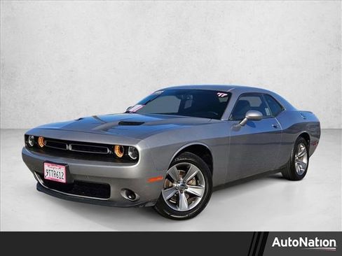 Used 2017 Dodge Challenger SXT image 1