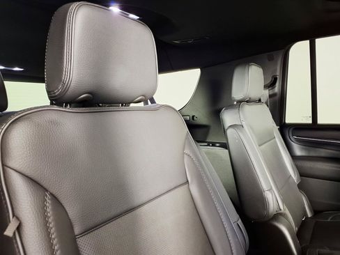 Used 2021 GMC Yukon XL Denali w/ Denali Premium Package AWD/4WD image 13
