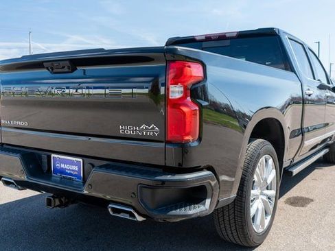 Used 2022 Chevrolet Silverado 1500 High Country w/ High Country Premium Package AWD/4WD image 6