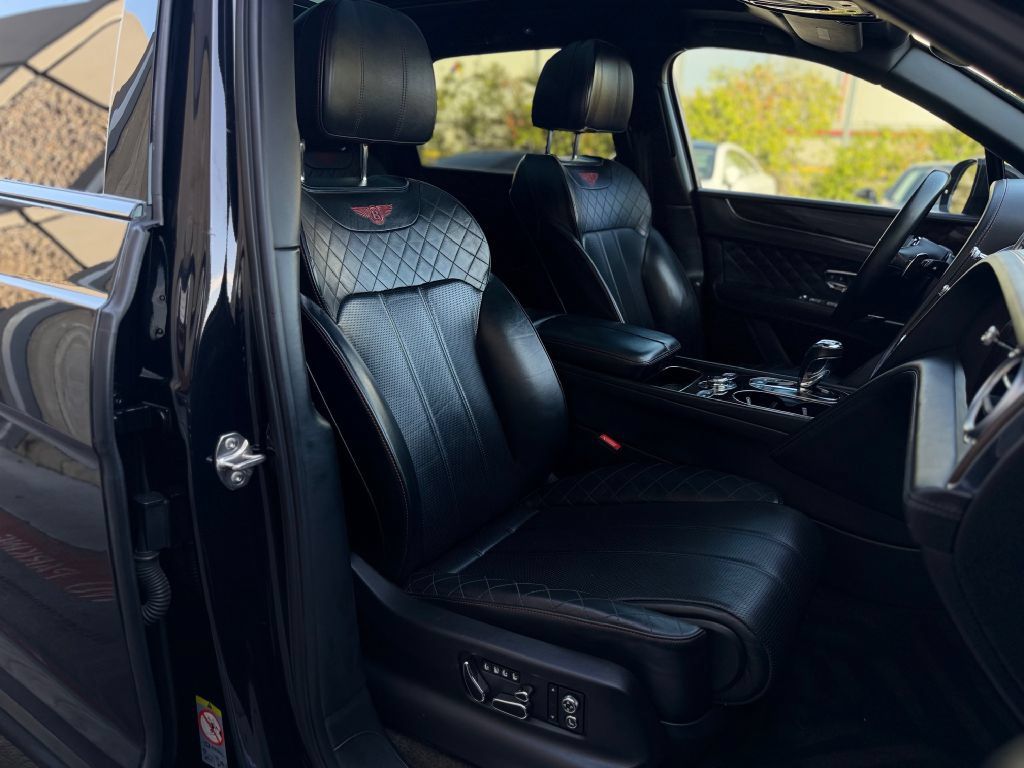 Used 2017 Bentley Bentayga AWD/4WD image 17