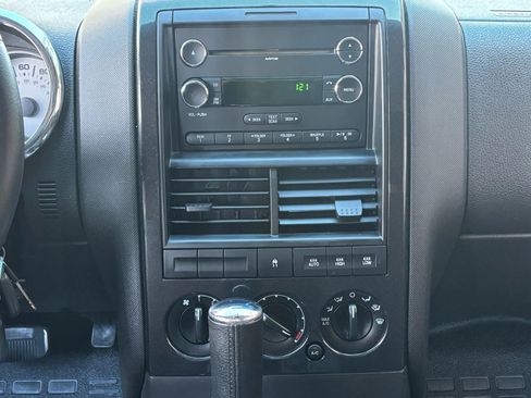 Used 2010 Ford Explorer Sport Trac XLT image 28