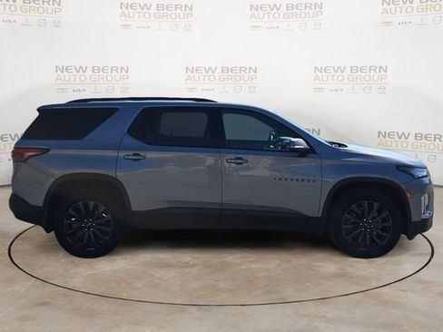 Used 2023 Chevrolet Traverse RS FWD image 6