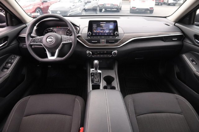 Certified 2025 Nissan Altima 2.5 SV FWD image 21