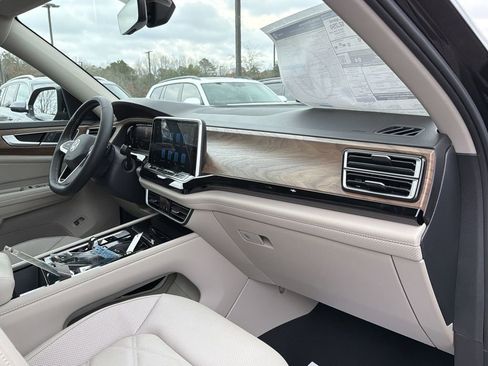 New 2026 Volkswagen Atlas SE FWD image 22