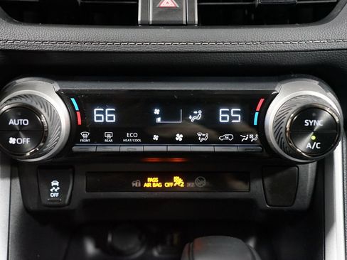 Certified 2025 Toyota RAV4 LE image 21