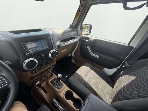 Used 2012 Jeep Wrangler Unlimited Sahara w/ Dual Top Group AWD/4WD image 19