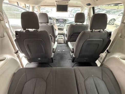 Used 2017 Chrysler Pacifica Touring FWD image 49