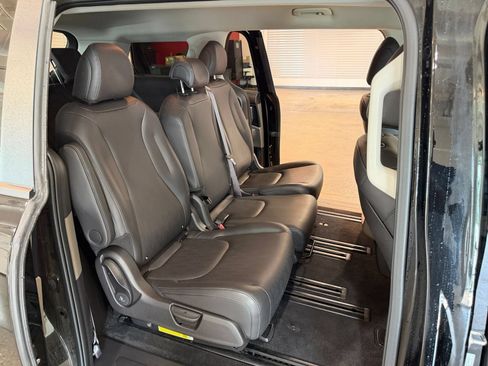 Used 2026 Kia Carnival FWD image 35