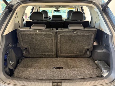 Used 2022 Volkswagen Tiguan SE w/ Panoramic Sunroof Package FWD image 41