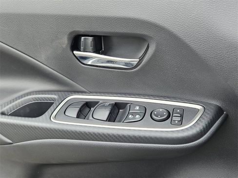 New 2025 Nissan Versa SR image 28