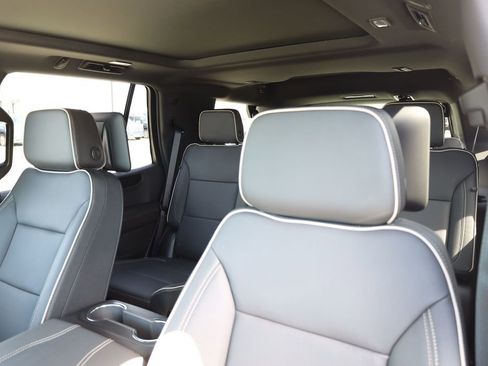 New 2026 GMC Yukon Elevation w/ Elevation Premium Package AWD/4WD image 17