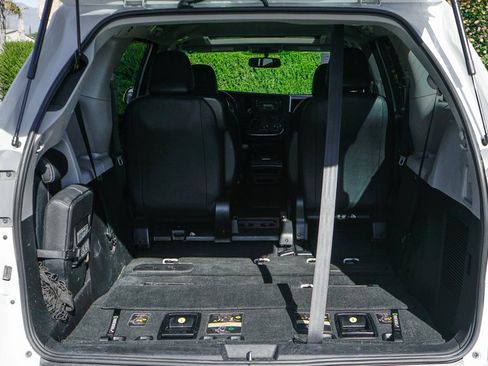 Used 2016 Toyota Sienna SE image 9