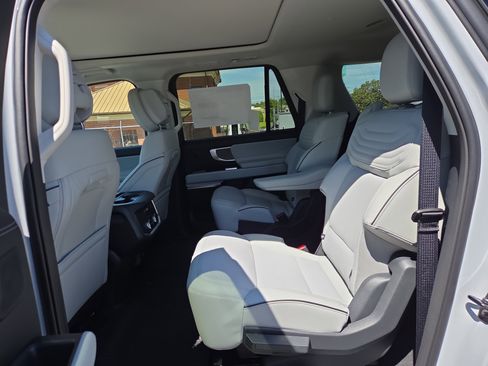 New 2026 Ford Expedition Max Platinum AWD/4WD image 7