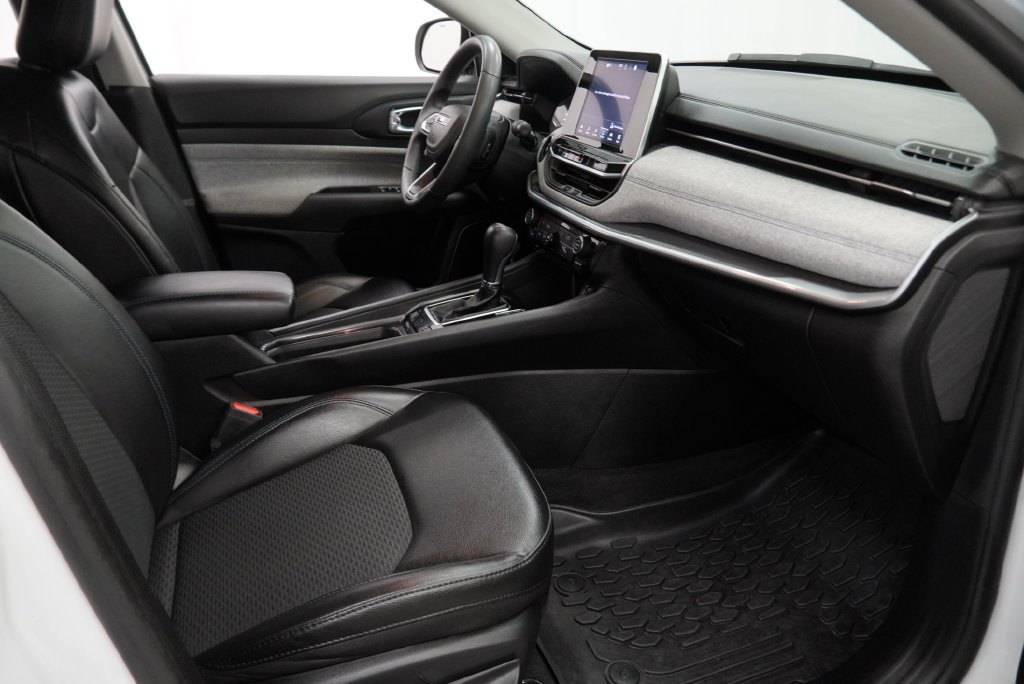 Used 2022 Jeep Compass Latitude FWD image 38