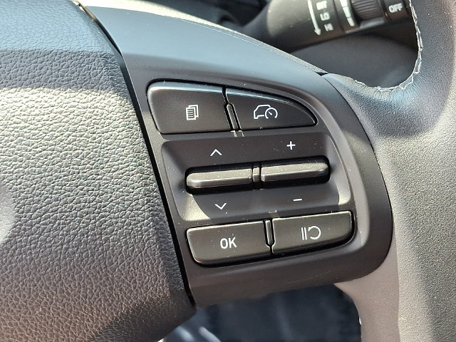 Used 2025 Hyundai Venue SEL FWD image 22