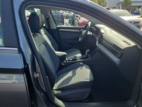 Certified 2025 Volkswagen Jetta SE w/ Sunroof Package FWD image 9