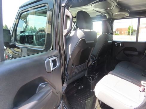 Used 2024 Jeep Wrangler Unlimited Rubicon w/ Convenience Group AWD/4WD image 21