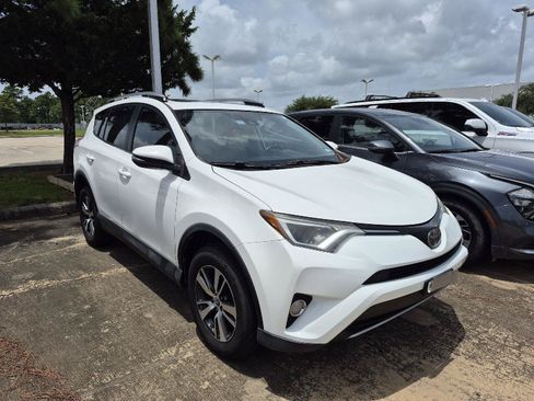 Used 2018 Toyota RAV4 XLE w/ Plus Extra Value Package FWD image 2