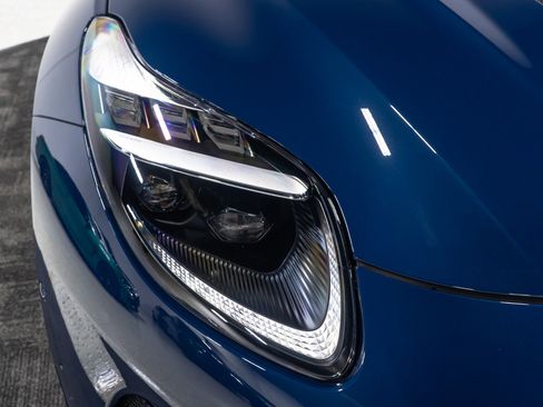 Used 2024 Aston Martin DB12 Convertible image 23