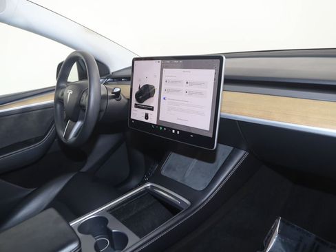 Used 2024 Tesla Model Y Long Range AWD/4WD image 40