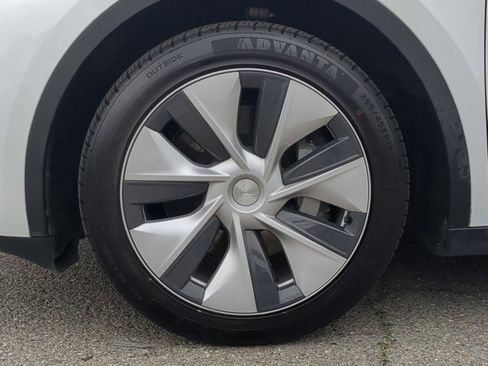 Used 2024 Tesla Model Y Long Range image 26