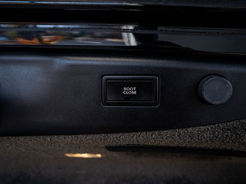 Used 2015 Bentley Flying Spur V8 image 60