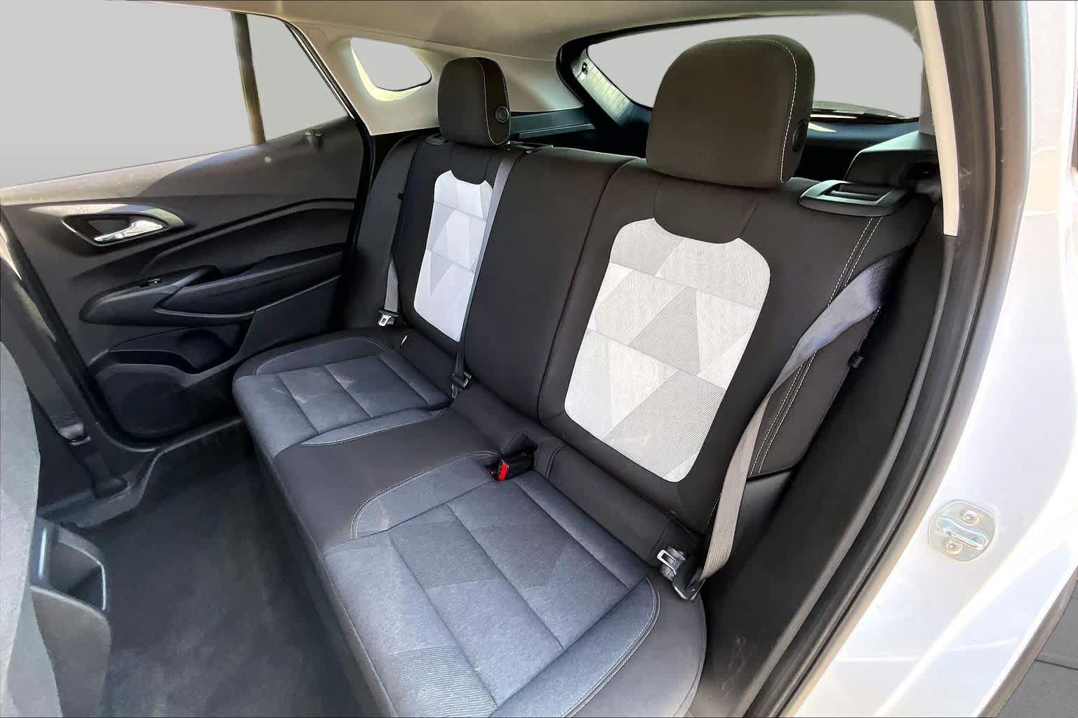 Used 2025 Chevrolet Trax LS FWD image 21