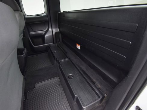 Used 2020 Toyota Tacoma SR image 33