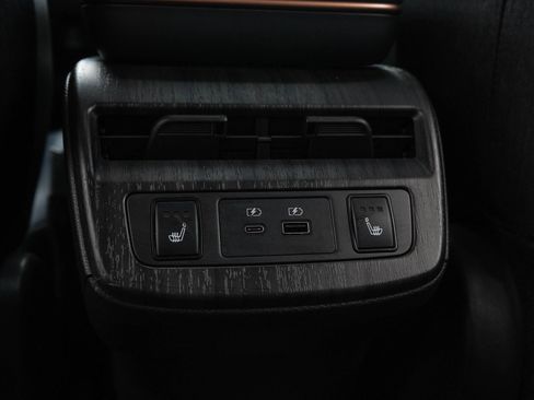 Used 2024 Nissan Ariya AWD image 16
