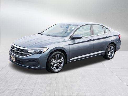 Used 2024 Volkswagen Jetta SE image 3