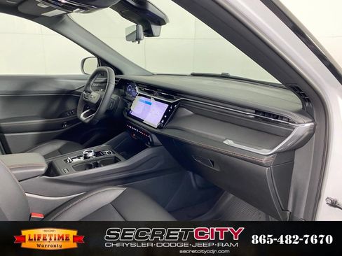 New 2026 Jeep Cherokee Overland w/ Trailer Tow Group AWD/4WD image 33