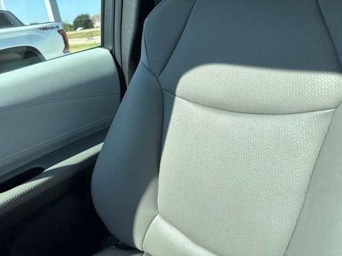 Used 2025 Toyota Sienna XLE FWD image 10