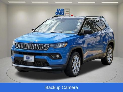 Certified 2025 Jeep Compass Limited AWD/4WD image 3