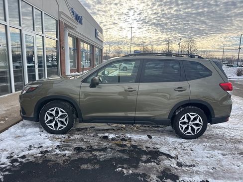 Used 2024 Subaru Forester Premium image 12