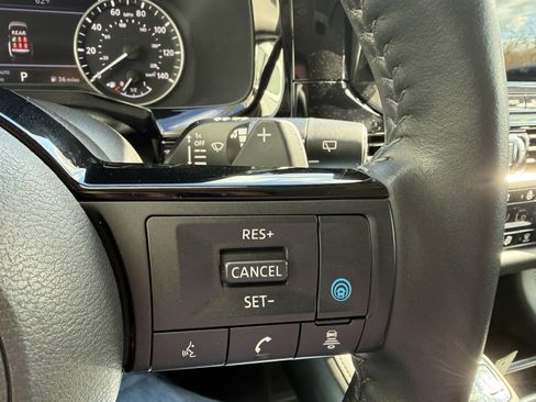 Used 2024 Nissan Pathfinder SL AWD/4WD image 16