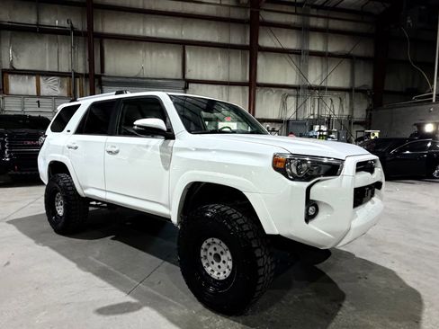 Used 2023 Toyota 4Runner SR5 Premium w/ Moonroof Package AWD/4WD image 2