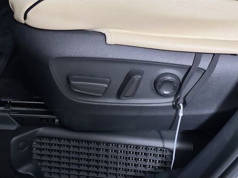 Used 2021 Toyota Sienna Platinum image 16