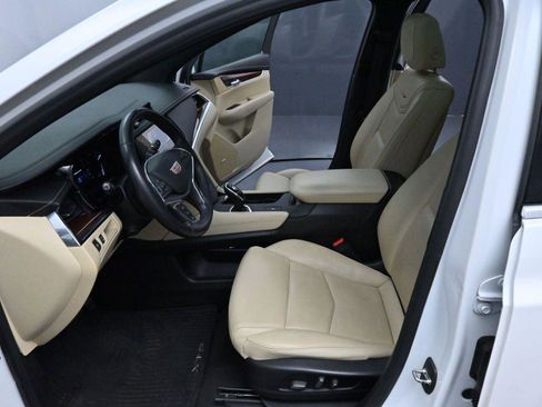 Used 2019 Cadillac XT5 Luxury FWD image 12