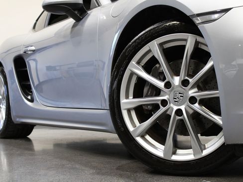 Used 2018 Porsche 718 Cayman RWD image 4