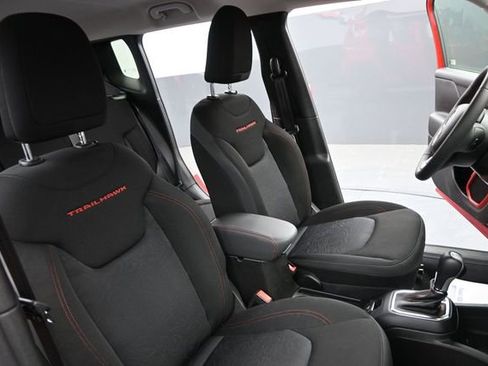 Used 2023 Jeep Renegade Trailhawk AWD/4WD image 24