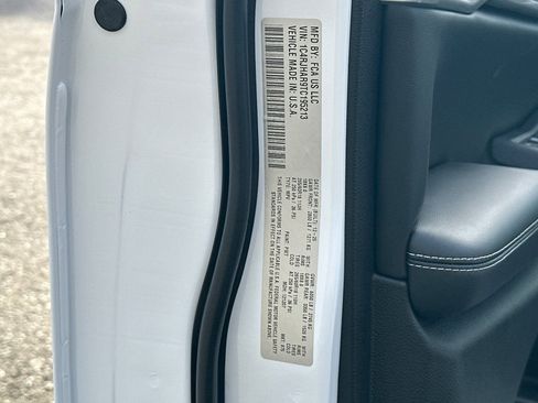 New 2026 Jeep Grand Cherokee Altitude image 27