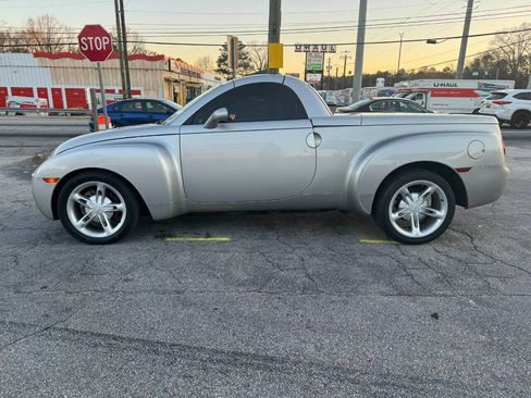 Used 2004 Chevrolet SSR w/ Preferred Equipment Group image 2