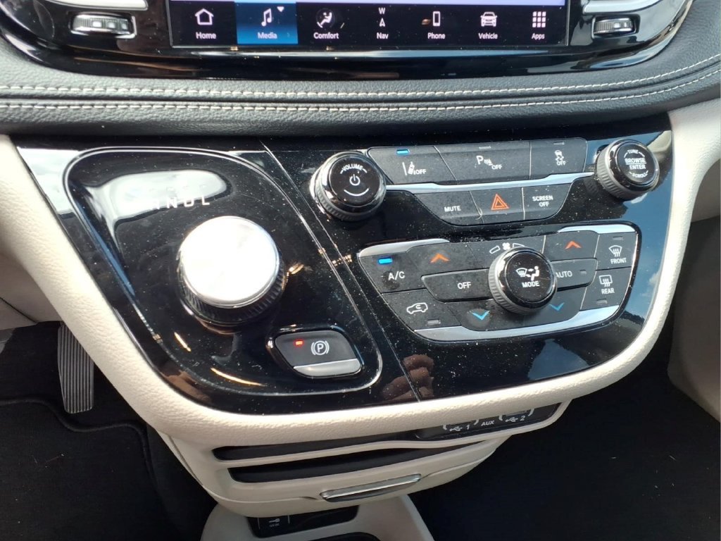 Used 2024 Chrysler Pacifica Limited FWD image 10
